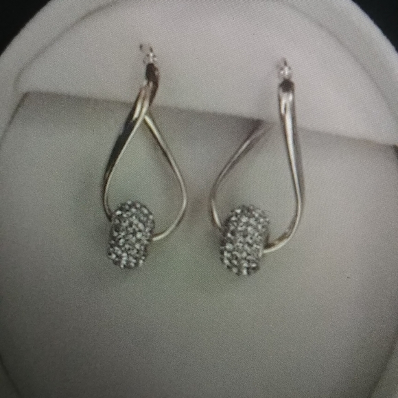 New Chamilia Silver Infinity Earrings With CZ - Picture 10 of 10